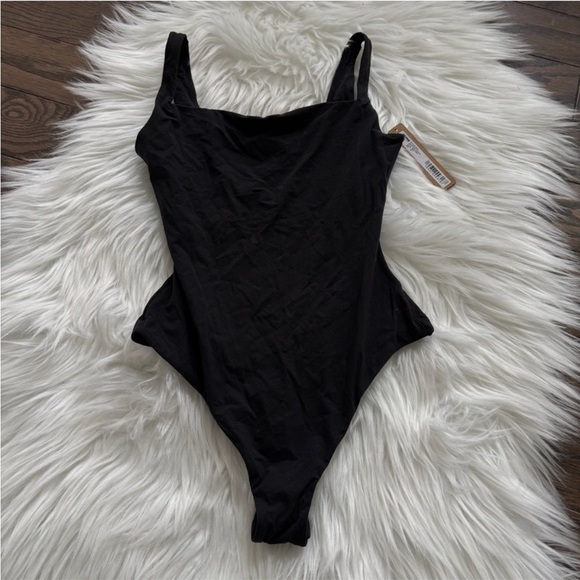 SKIMS FITS EVERYBODY SQUARE NECK BODYSUIT Top Onyx Black S Small NWT NEW - Picture 5 of 6